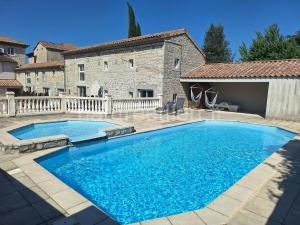 Charmant studio avec piscine à Ruoms