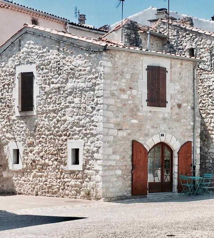 Photo de Ruoms Petite Maison 3* centre-village
