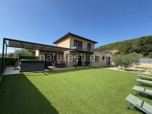 Villa 4 Suites avec Spa de Nage, Terrasse et Clim - Proche Centre Ruoms - FR-1-382-149 à Ruoms